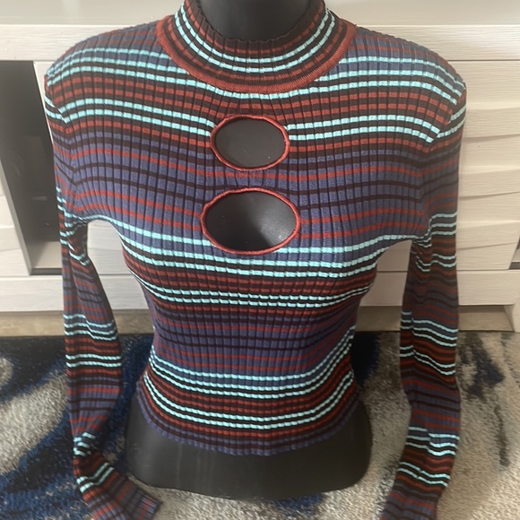 Tops - Cropped lightweight sweater with cut outs. Size medium